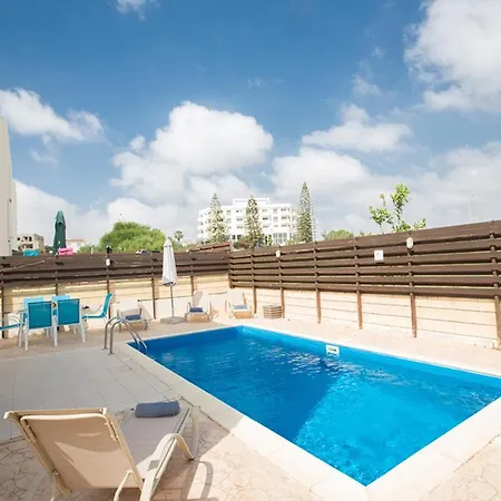 Picture This Enjoying Your Holiday In A Luxury 5 Star In For Less Than A 1311 * Paralimni